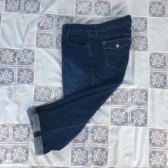 Levi's Pants - Denim Levi capris size 12